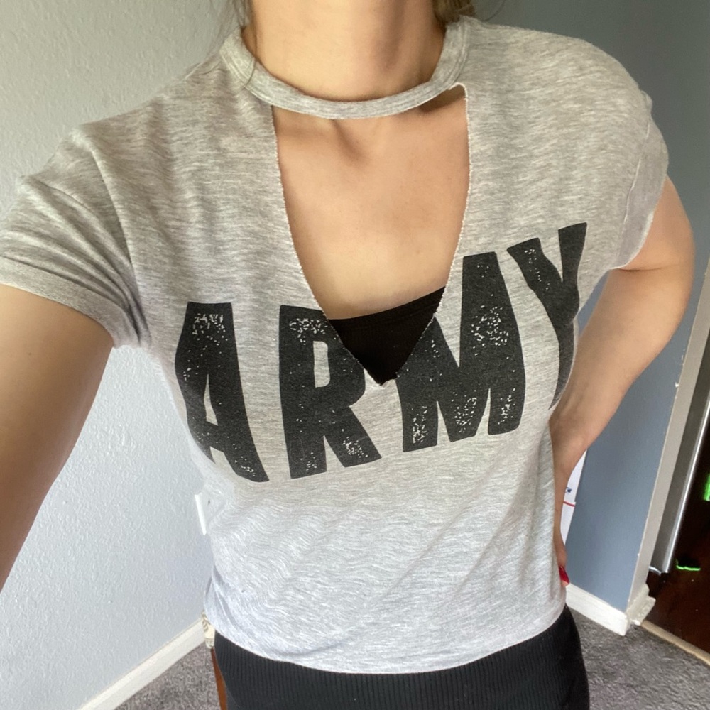 Y2k ARMY Cutout V-neck Rue21 T-Shirt